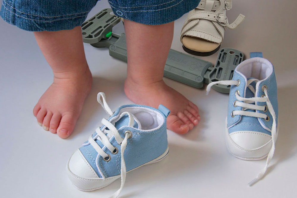 Нужно ли носить ортопедическую обувь помимо брейсов?